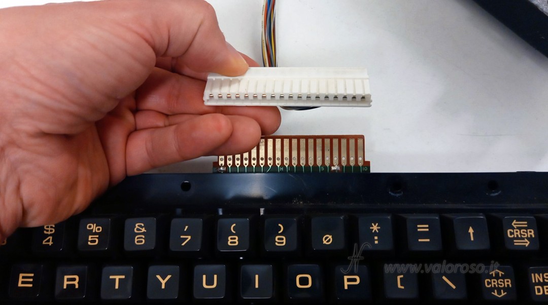 CBM 8032, Commodore PET, Slide Out Keyboard Connector