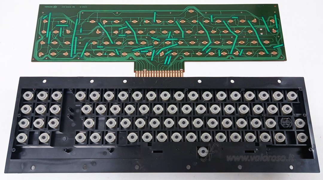 CBM 8032, Commodore PET, interno tastiera Mitsumi, smontata, aperta, PCB, circuito stampato, membrana, contatti, gommini