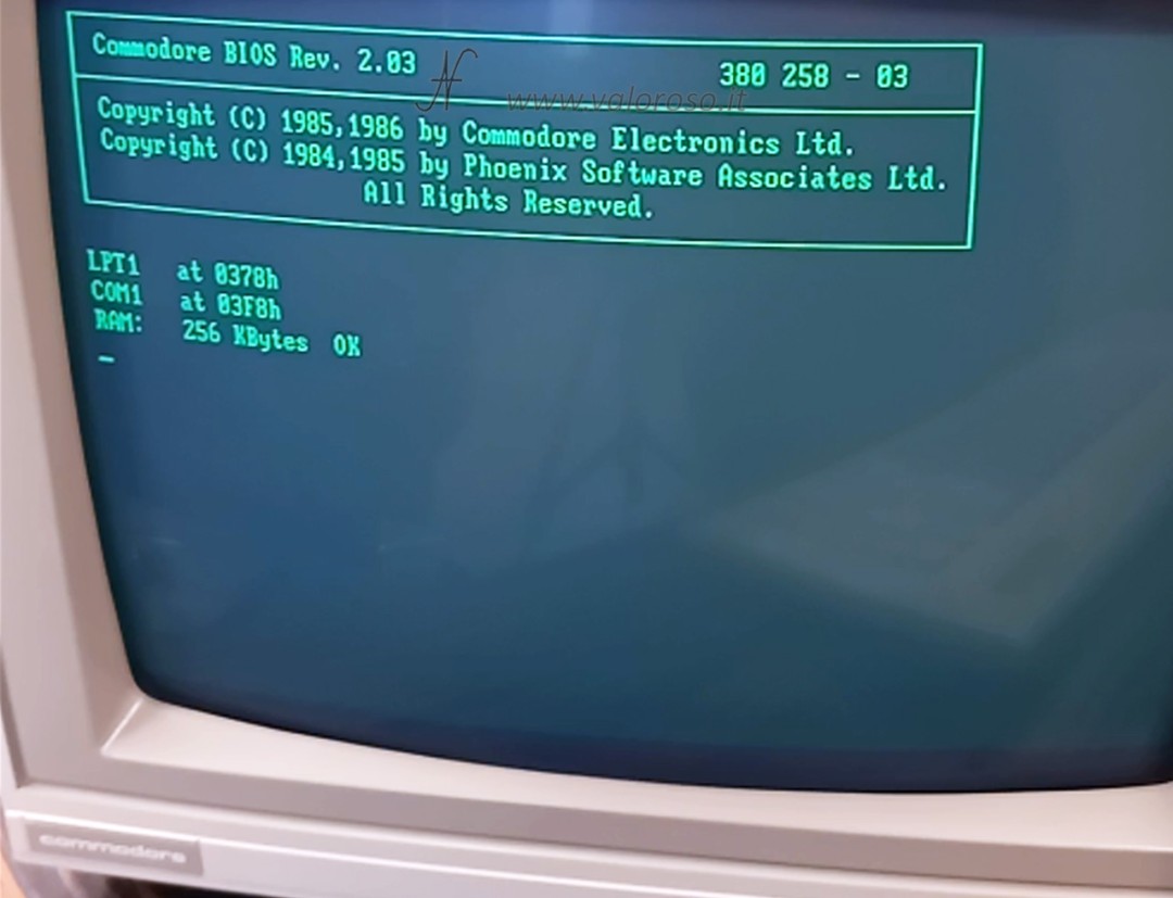 Commodore PC10, CBM PC 10, IBM compatibile, MS DOS, startup screen, schermata avvio, boot, LPT1, COM1, RAM, Commodore BIOS rev 2.03 380 258 -03, Commodore Electronics, Phoenix Software Associates