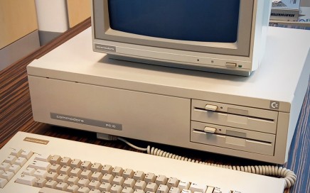 Commodore PC10 vintage computer, original monitor, keyboard, tastiera, crt
