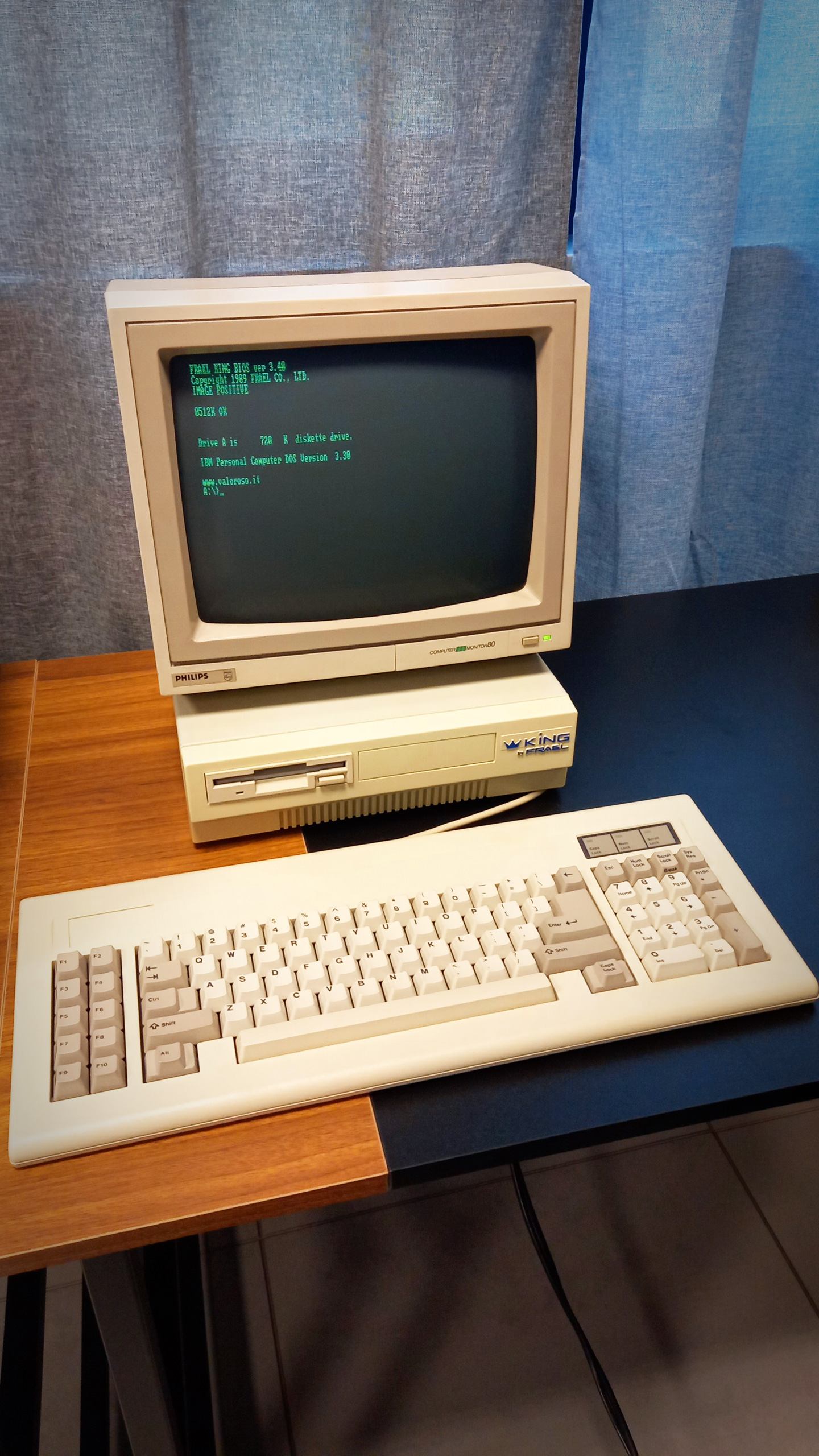 Frael King computer, Philips BM7502/00G monochrome monitor, green phosphors, keyboard Mitsumi KPQ-E84YC din 5 poles