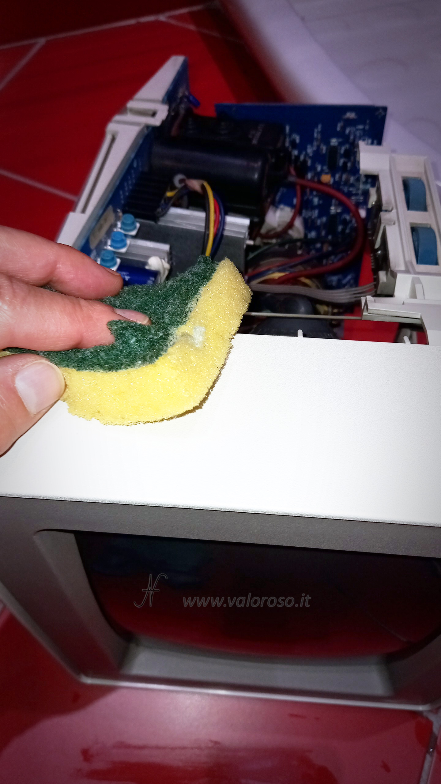 Apply the degreaser to a sponge and completely moisten the plastic parts. Be careful not to let the degreaser come into contact with the electronic components.